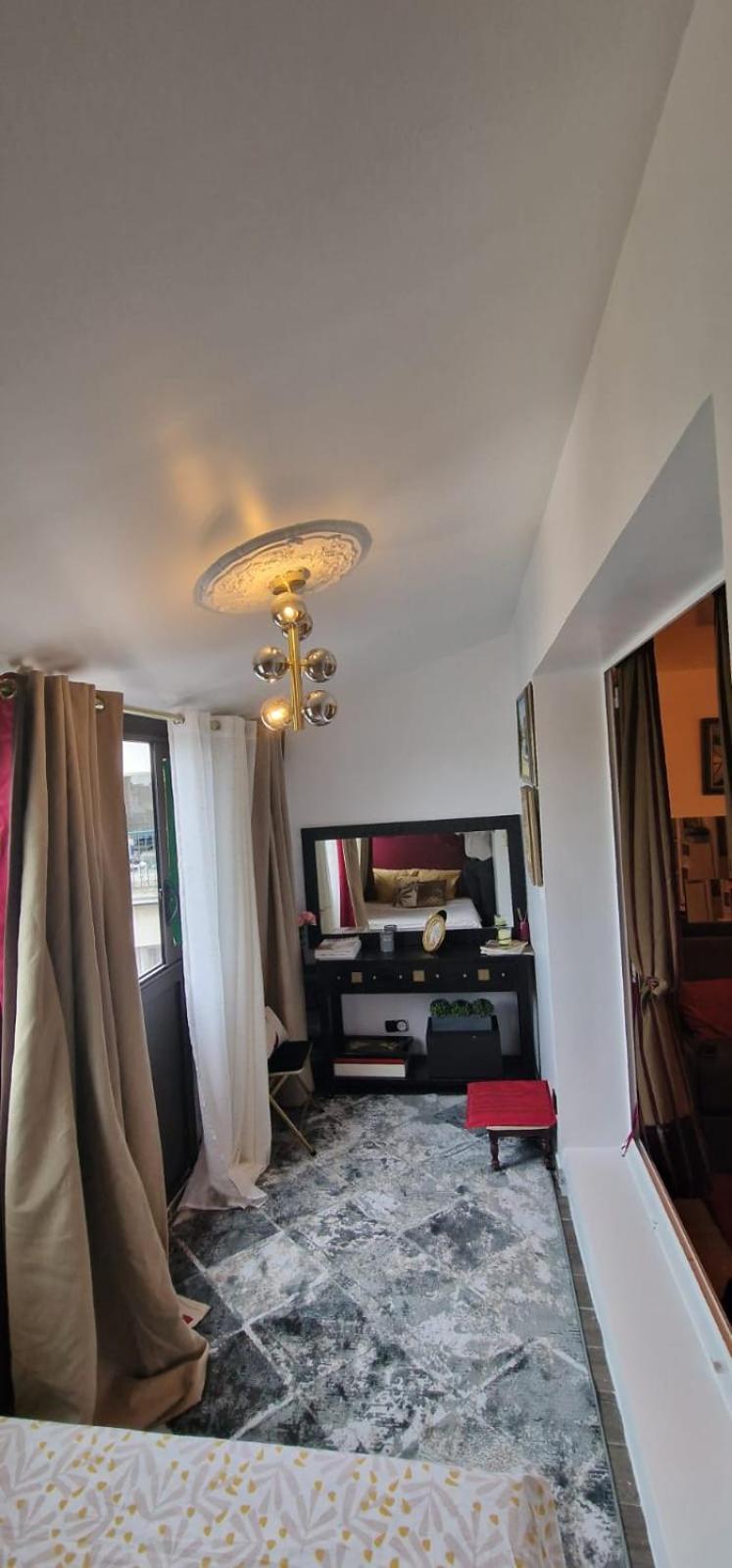 Appartement Avenue Champs Elysees - Magnifique F1/f2 *
